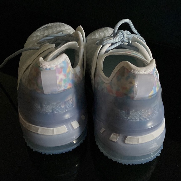 White Nike - Picture 6 of 6